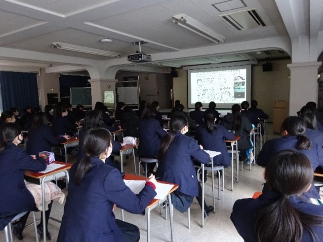 講義に集中する生徒たち